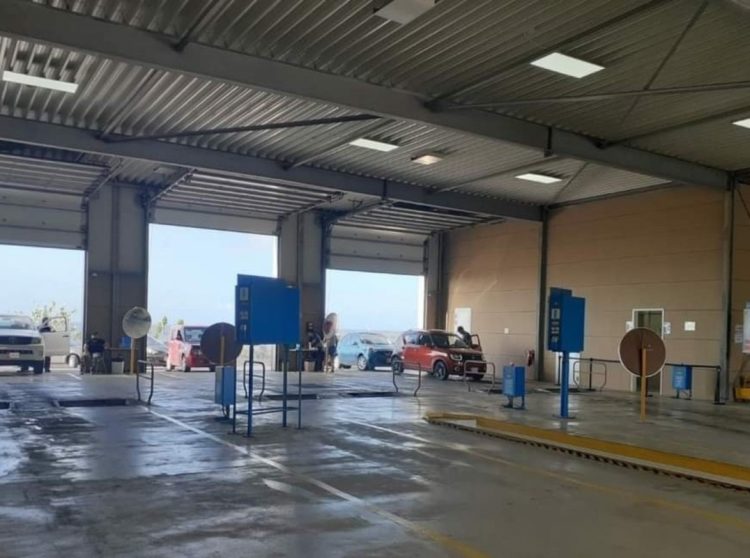 Kliente ku sita pa kùr vehíkulo riba djaweps por pasa durante siman ...